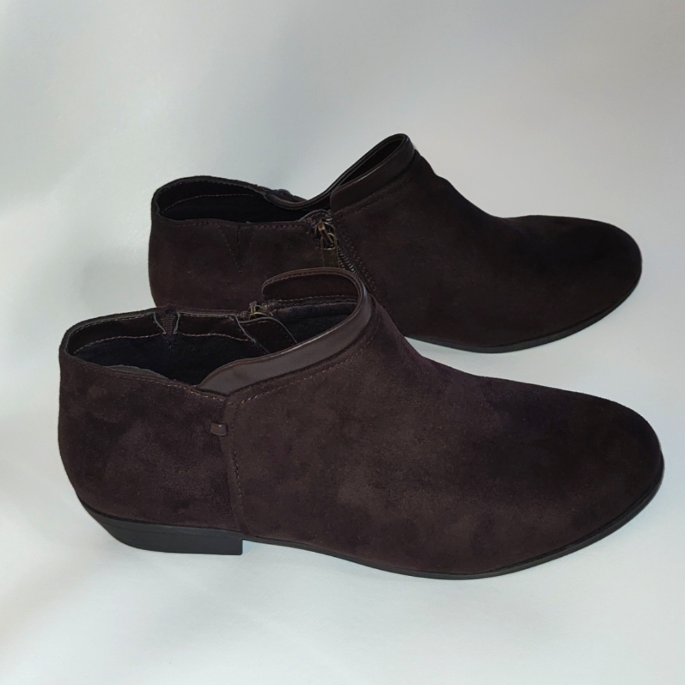 Comfortview Bexley Bootie Dark Brown Suede Size 10.5 WIDE  1" Stacked Heel